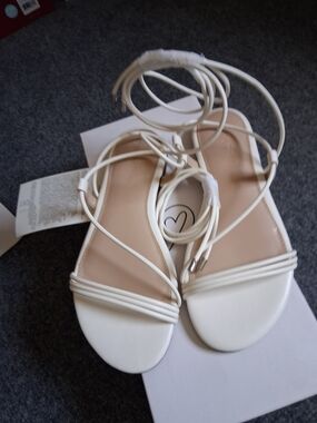 Cute White Lace-Up Women's Sandals